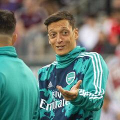 Özil, uno de los tres jugadores que rechazó el recorte salarial