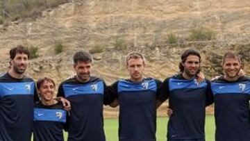 <b>ELENCO DE ESTRELLAS. </b>De izquierda a derecha Van Nistelrooy, Buonanotte, Toulalan, Monreal, Sergio Sanchez, Joaquín y Mathijsen.