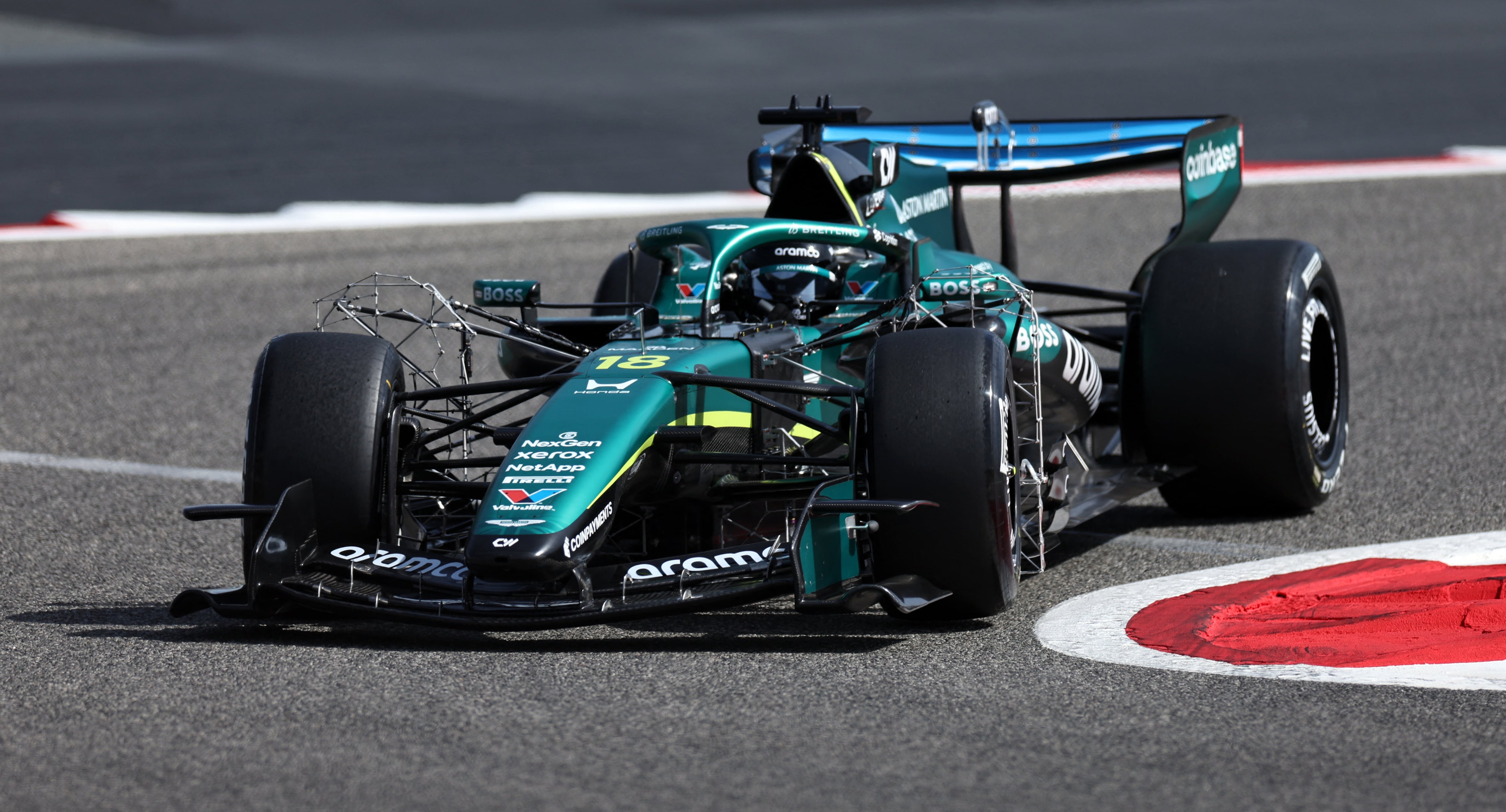 El Aston Martin de Lance Stroll durante las pruebas de pretemporada en el Circuito Internacional de Baréin.