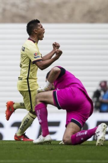 El festejo de Osvaldo Martínez