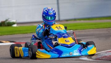 Fernando Alonso publica esta foto en su circuito de karting esta tarde.