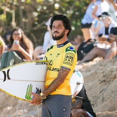 Acusan a Filipe Toledo de tener miedo a las olas grandes