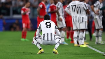 TURIN, ITALY - SEPTEMBER 14: Dusan Vlahovic of Juventus FC looks dejected during the UEFA Champions League group H match between Juventus and SL Benfica at Allianz Stadium on September 14, 2022 in Turin, Italy. (Photo by Sportinfoto/DeFodi Images via Getty Images)