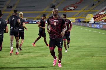 Tolima y Millonarios empataron en el primer encuentro de la final de la Liga BetPlay. Juan Fernando Caicedo marcó en la primera parte del partido, los de Gamero empataron con un tanto Juan Carlos Pereira en la adición.