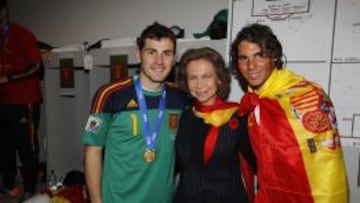 Iker Casillas y Rafa Nadal flanquean a la Reina Sofía durante el Mundial de Sudáfrica.