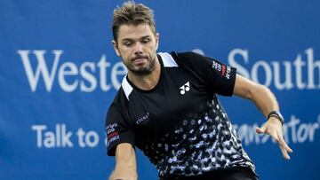 Stan Wawrinka devuelve una Diego Schwartzman durante su partido en el Western & Southern Open de Cincinnati, en el Linder Family Tennis Center, de Mason, Ohio (EE.UU.).