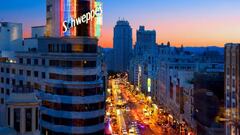 ¿Qué pasará con el luminoso de Schweppes de Gran Vía?