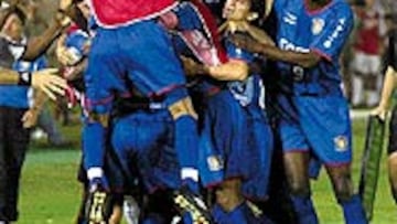 <b>JÚBILO</b>. Sao Caetano celebra su gol a domicilio.