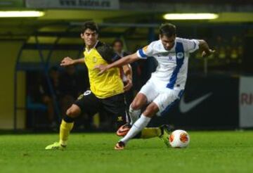 Slovan Liberec-Sevilla. Lubos Husek y Diego Perotti.
