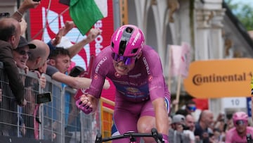 Mads Pedersen celebra su triunfo en Vicenza.