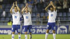 Los jugadores del Tenerife agradecen el apoyo del p&uacute;blico. 