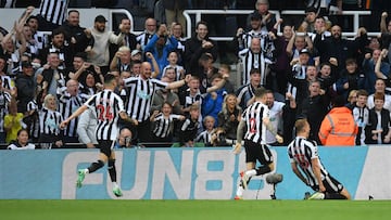 Newcastle United's English defender Dan Burn (R) celebrates with teammates after scoring his team second goal during the English Premier League football match between Newcastle United and Brighton and Hove Albion at St James' Park in Newcastle-upon-Tyne, north east England on May 18, 2023. (Photo by Oli SCARFF / AFP) / RESTRICTED TO EDITORIAL USE. No use with unauthorized audio, video, data, fixture lists, club/league logos or 'live' services. Online in-match use limited to 120 images. An additional 40 images may be used in extra time. No video emulation. Social media in-match use limited to 120 images. An additional 40 images may be used in extra time. No use in betting publications, games or single club/league/player publications. / 