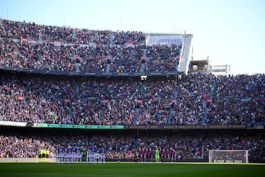 Minuto de silencio en Spotify Camp Nou en honor a la leyenda brasileña Pelé. 
