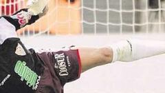 Juande salda su deuda con los dos guardametas