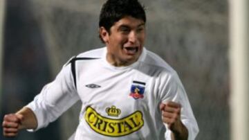 6 | Miguel Aceval comenzó a ocupar esa camiseta en el 2006, año en que le dio el título a Colo Colo. Sin embargo, nunca se consolidó en el cuadro albo.