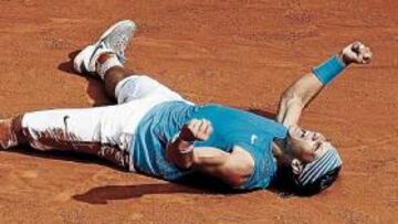 <b>LA TIERRA PROMETIDA. </b>Nadal no ganaba a Federer desde Roland Garros 2007, y no firmaba un t¨ªtulo desde Stuttgart, julio de 2007: as¨ª salud¨® Rafa a la tierra prometida.