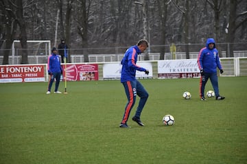 La baja temperatura acompañó la práctica. El partido será este viernes.