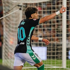 La FIFA no cede con Amrabat y Abde