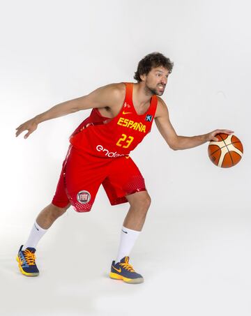 Spain's international basketball team kicks off with official photos