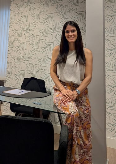 Esto es lo que dice la psicología de ti si publicas en redes la foto de tu árbol de Navidad con los regalos debajo