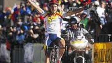 <b>UNA VICTORIA DE LEY.</b> Pese a la basura echada sobre su triunfo, Igor Astarloa es el campeón del mundo.