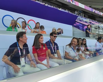 La Reina ha asistido a las pruebas de atletismo masculino para apoyar a los atletas españoles que participan en los Juegos Olímpicos: salto de longitud de decatlón y 1500 metros, entre otras.