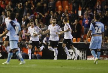 Los jugadores celebran el 3-4.