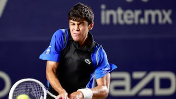 MEX1561. LOS CABOS (MÉXICO), 01/08/2023.- El tenista mexicano Rodrigo Pacheco, devuelve la pelota al chileno Nicolás Jarry hoy, durante el segundo día del Torneo Mifel Tennis Open by Telcel Oppo Los Cabos, en el estado de Baja California Sur (México). EFE/Jorge Reyes