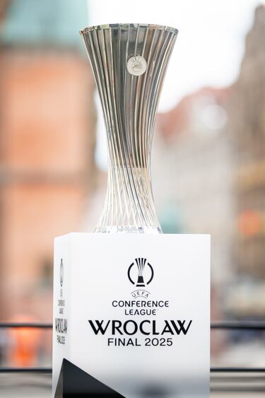 Gran ambiente en la Fan Zone del Real Betis. 