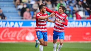 VITORIA-GASTEIZ, SPAIN - MARCH 19: Luis Suarez of Granada CF celebrates with teammate Alberto Soro after scoring their team's third goal during the LaLiga Santander match between Deportivo Alaves and Granada CF at Estadio de Mendizorroza on March 19, 2022 in Vitoria-Gasteiz, Spain. (Photo by Juan Manuel Serrano Arce/Getty Images)