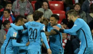 0-1. Munir celebró el primer tabnto con sus compañeros.