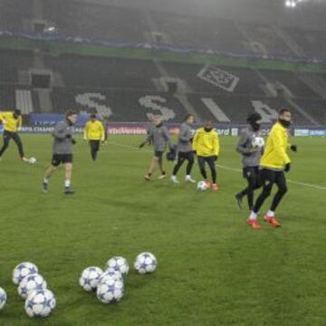 El Gladbach recomendó al Sevilla entrenar en el campo anexo al Borussia Park porque el césped, debido a las lluvias, está muy blando. Emery quiso entrenar en el lugar del partido.