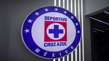 Cruz Azul Detail during the game Cruz Azul (MEX) vs Pumas UNAM (MEX), corresponding to Semifinals of second leg match of the 2022 Scotiabank Concacaf Champions League, at Azteca Stadium, on April 12, 2022.
<br><br>
Escudo o Logotipo de Cruz Azul durante el partido Cruz Azul (MEX) vs Pumas UNAM (MEX), correspondiente al partido de Vuelta de Semifinales de la Liga de Campeones Scotiabank Concacaf 2022, en el Estadio Azteca, el 12 de Abril de 2022.