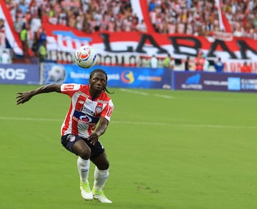 El equipo dominó el partido. Hizo tres goles y Viera atajó un penal.