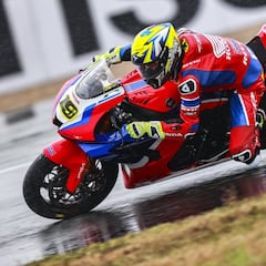 Gerloff supera a Rea en unos libres pasados por agua