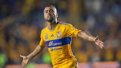 Rafel Carioca celebra el gol del triunfo de Tigres, anoche contra Cruz Azul.