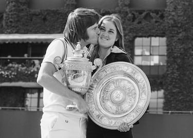 Otra pareja formada en el tenis, pero que en este caso no fue duradera. Fueron los novios del momento en los 70. Tenían carisma y arrasaban en la pista. Evert era considerada la ‘Novia de Estados Unidos’. En 1974, con 19 años, ganó sus primeros Grand Slams (acabó teniendo 18). Mientras, Connors, dos años mayor, también irrumpió en el 74, llevándose los Grand Slam de ese año. Finalizó su carrera con ocho y con el mayor número de títulos ATP. En cuanto a su relación estaban comprometidos, pero rompieron a finales de ese año 1974. No acabaron bien, de hecho en su biografía, Jimmy asegura que Chris abortó sin decirle nada. 