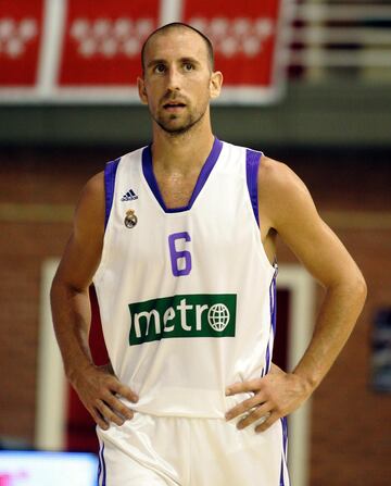 El argentino pasó sus mejores años en el Unicaja, con el que ganó la Copa de 2005 y la Liga de 2006. En 2007 fichó por el Barça como sustituto de Basile, que era el base titualar. Un año después se cambió al Madrid, donde tuvo un papel bastante secundario