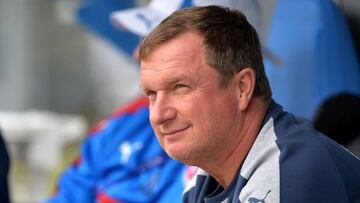 Czech Republic&#039;s coach Pavel Vrba attends a training session of the national football team at their training ground ahead of the Euro 2016 football tournament in Tours, Central France, on June18, 2016. / AFP PHOTO / GUILLAUME SOUVANT