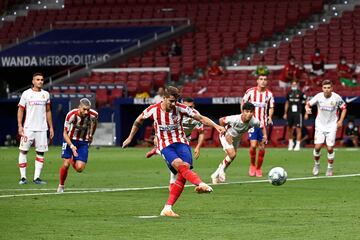 1-0. Álvaro Morata marcó el primer gol de penalti.