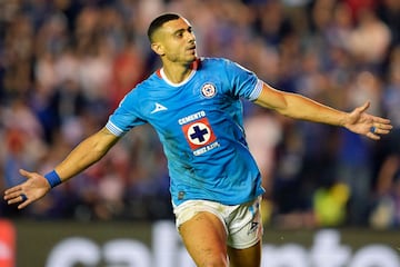 Cruz Azul's Greek forward Giorgos Giakoumakis celebrates scoring his team's first goal during the Liga MX Apertura football league match between Cruz Azul and Tijuana at the Ciudad de los Deportes stadium in Mexico City on July 16, 2024. (Photo by ALFREDO ESTRELLA / AFP)