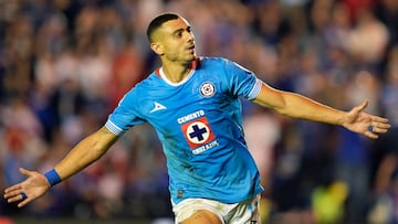 Cruz Azul's Greek forward Giorgos Giakoumakis celebrates scoring his team's first goal during the Liga MX Apertura football league match between Cruz Azul and Tijuana at the Ciudad de los Deportes stadium in Mexico City on July 16, 2024. (Photo by ALFREDO ESTRELLA / AFP)