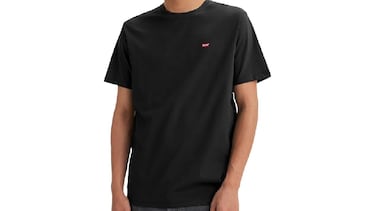 La camiseta blanca de Levi’s que miles de usuarios recomiendan y que cuesta menos de 22 euros