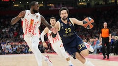 Sergio Llull supera en velocidad a James Gist.