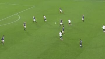 Balotelli y sus dos pases de cuchara que recordaron a Pirlo