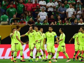 Venezuela festeja el gol de José Velázquez.