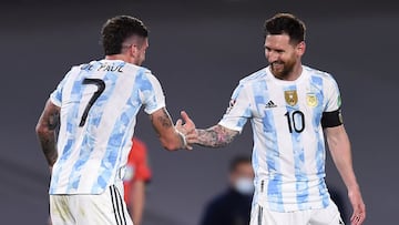 BUENOS AIRES, ARGENTINA - OCTOBER 10: Rodrigo De Paul of Argentina celebrates with teammate Lionel Messi after scoring Rodrigo De Paul of Argentina during a match between Argentina and Uruguay as part of South American Qualifiers for Qatar 2022 at Estadio Monumental Antonio Vespucio Liberti on October 10, 2021 in Buenos Aires, Argentina. (Photo by Marcelo Endelli/Getty Images)