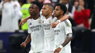 El Real Madrid tiene esta temporada 2024-25 en su línea atacante a tres de los mejores jugadores del momento. Tras los Zidane - Figo - Beckham - Ronaldo y Benzema - Bale - Cristiano, el conjunto de Chamartín cuenta con unos nuevos galácticos y un futuro prometedor. Vinicius, hasta el momento, ha marcado 19 goles en 43 partidos; Mbappé, ha marcado 32 goles en 47 partidos y Rodrygo, ha marcado 13 goles en 45 encuentros.