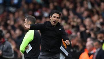 LEEDS, ENGLAND - OCTOBER 16: Mikel Arteta, Manager of Arsenal celebrates after their sides victory during the Premier League match between Leeds United and Arsenal FC at Elland Road on October 16, 2022 in Leeds, England. (Photo by Eddie Keogh/Getty Images)