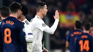 Juventus' Portuguese forward Cristiano Ronaldo (C) reacts at the end of the UEFA Champions League group H football match Juventus vs Valence on November 27, 2018 at the Juventus stadium in Turin. (Photo by Miguel MEDINA / AFP)